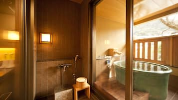 Shusui-an River View Japanese-Western Style Room with Private Open-Air Bath - Onsen | Bathroom | Spring water bathtub, free toiletries, hair dryer, slippers