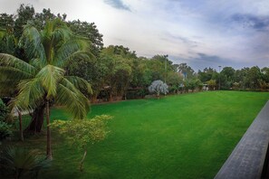 Vista frontal de la propiedad