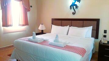 ルーム キングベッド 1 台 禁煙 | セーフティボックス (室内)、デスク、アイロン / アイロン台、WiFi (無料)