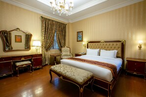 Standard Double Room | Premium bedding, minibar, in-room safe, soundproofing - Shah Palace Luxury Museum Hotel (Baku)
