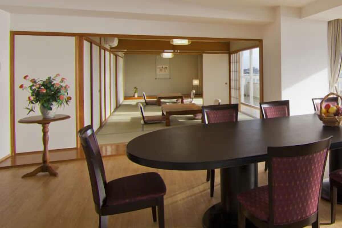 Dineren | Serveert ontbijt, lunch en diner