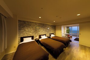 In-room safe, individually decorated, individually furnished, desk - Maholova Minds Miura (Miura)