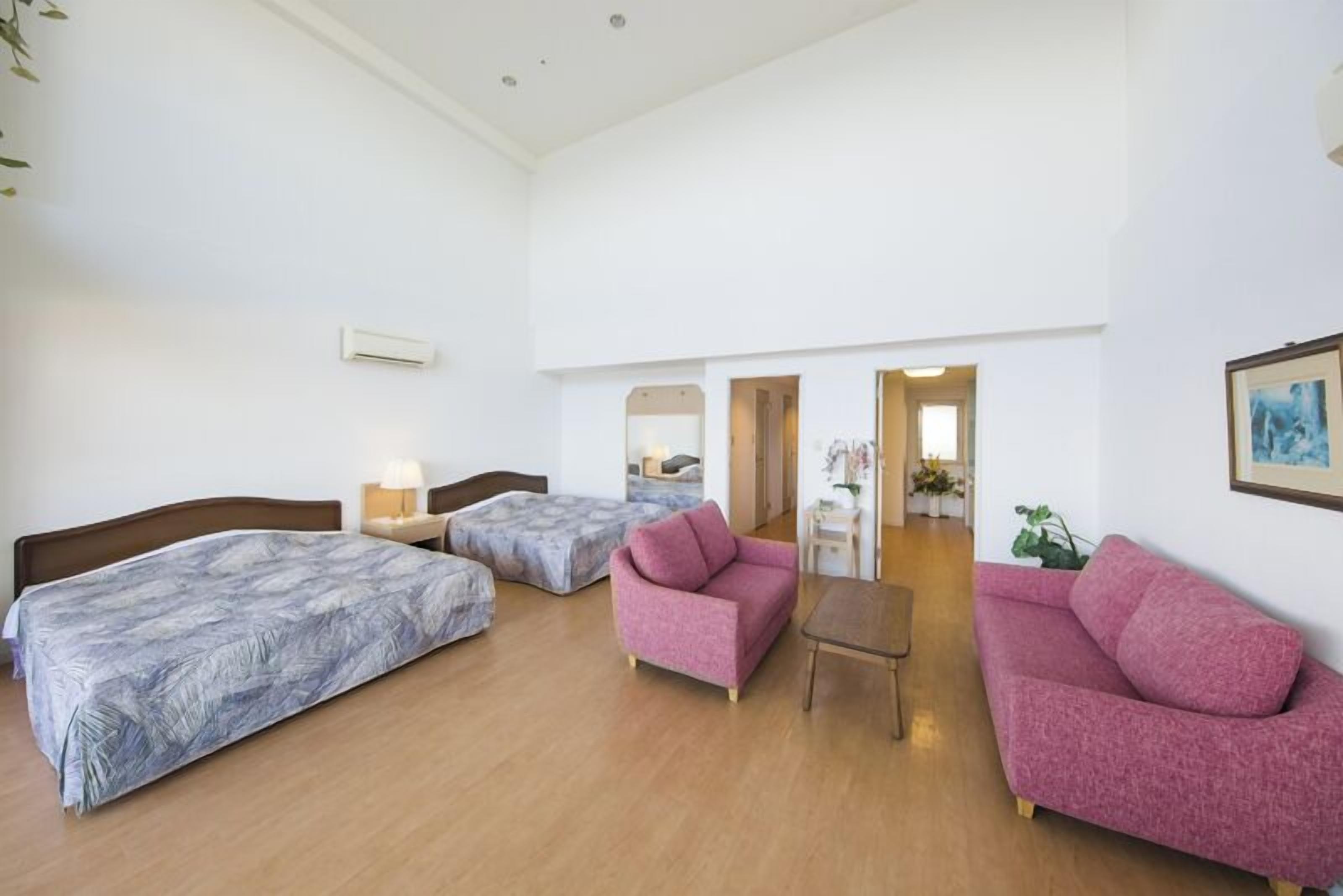 suite, non smoking (sky) | living area | led tv