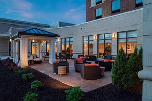 Terrace/patio - Hilton Garden Inn Akron (Akron)