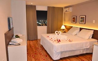 Standard Room | Minibar, desk, laptop workspace, blackout drapes
