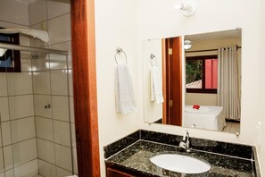 Apartment, 1 Bedroom | Bathroom | Shower, towels - Pousada Arpoador Flat (Itacaré)