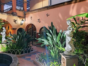 Courtyard - Hotel Casa La Gran Senora (Tequila)