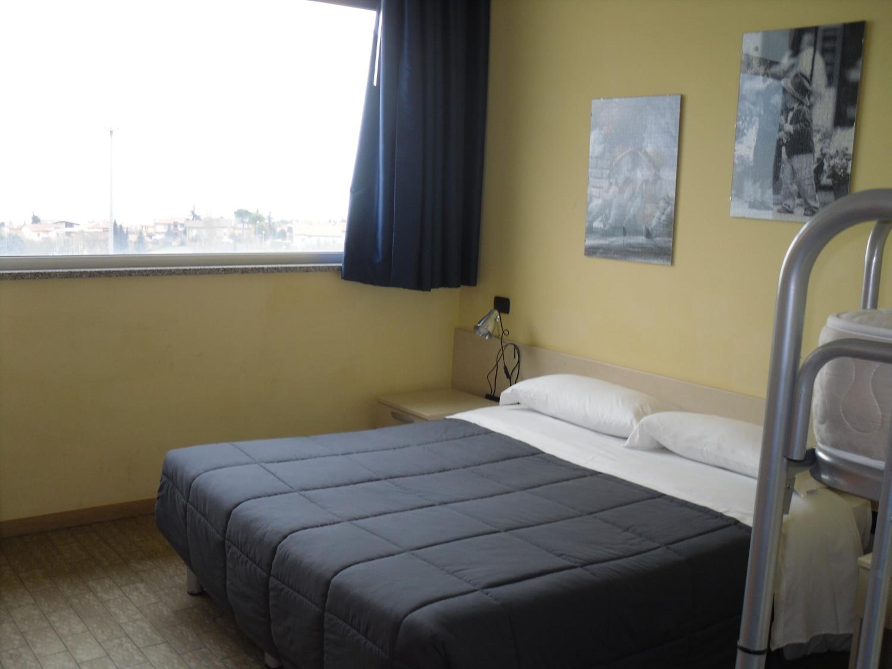 1 bedroom, desk, free WiFi, bed sheets