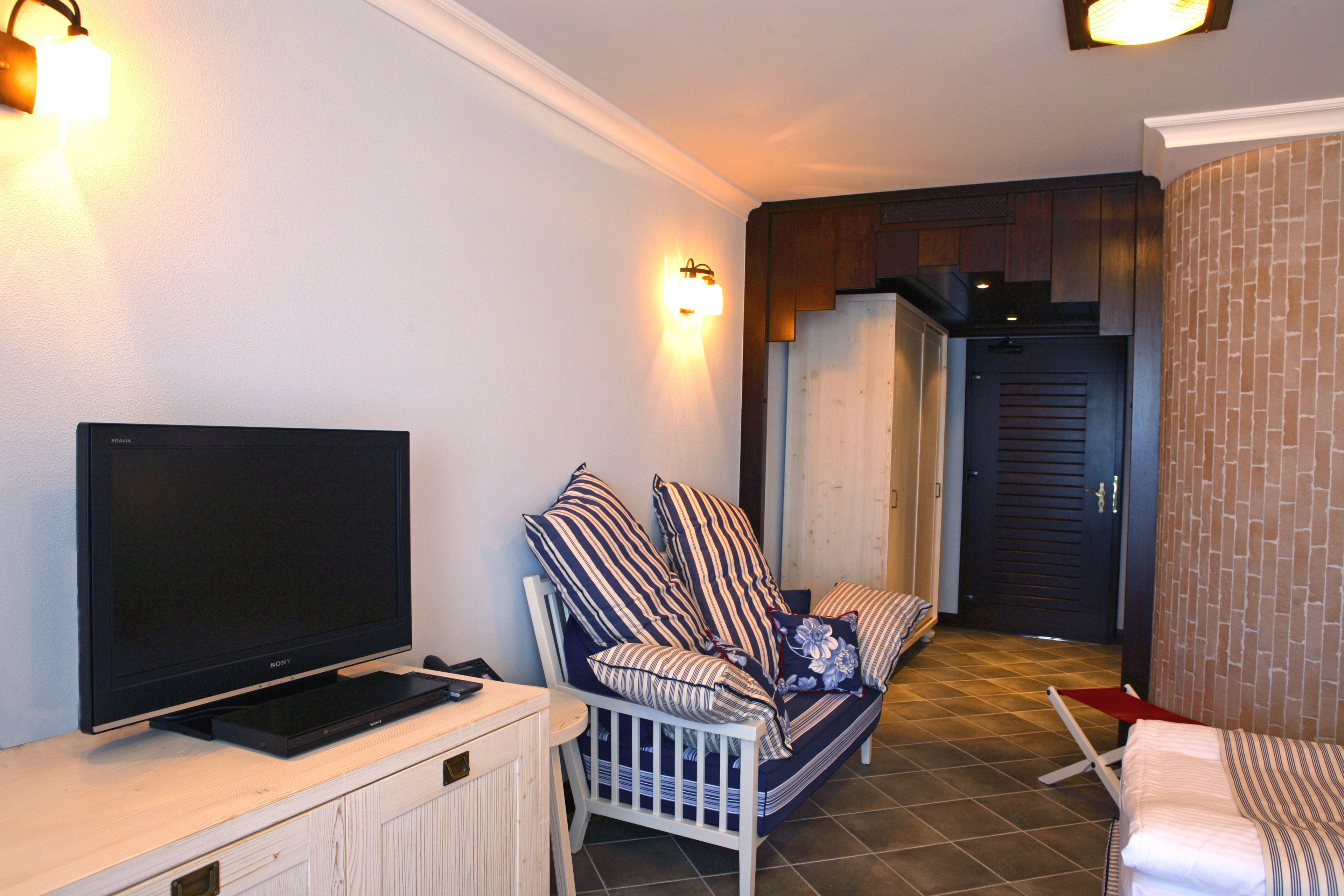 double room, balcony, partial sea view | 1 bedroom, soundproofing, free cots/infant beds, free wifi