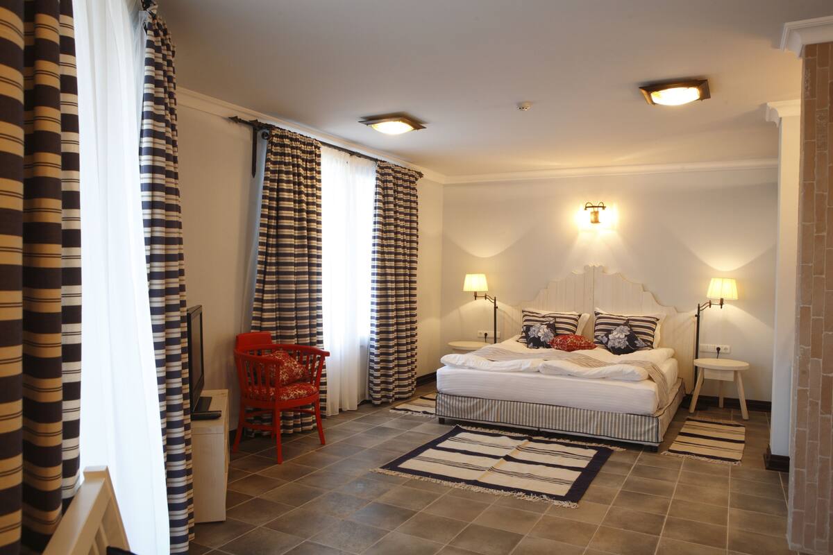 Deluxe Double Room, Balcony, Partial Sea View | Soundproofing, cribs (free), WiFi (free), bed sheets