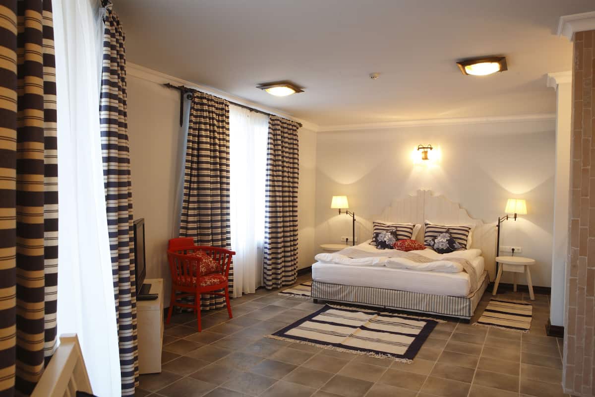 deluxe double room, balcony, partial sea view | 1 bedroom, soundproofing, free cots/infant beds, free wifi