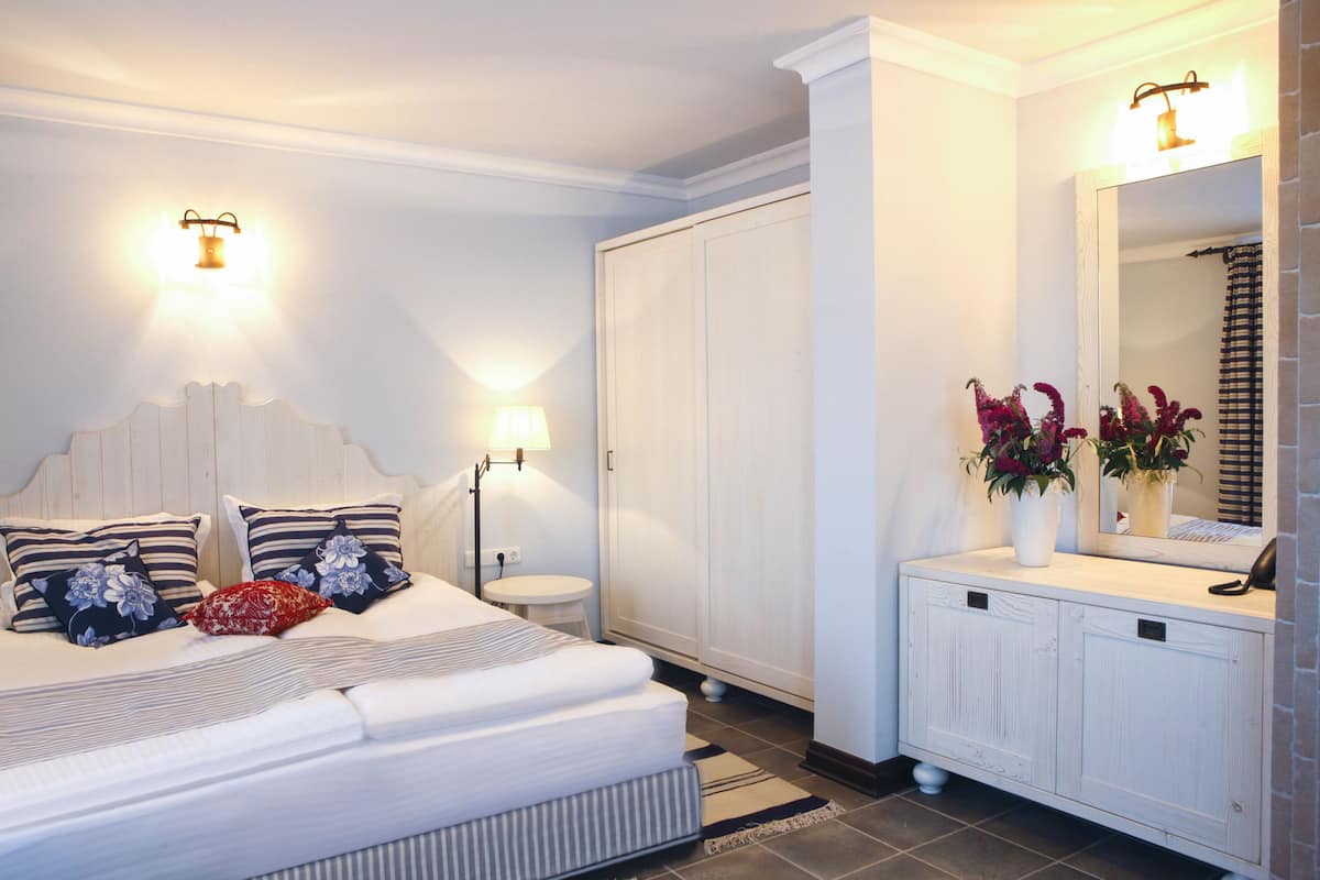 deluxe double room, balcony, partial sea view | 1 bedroom, soundproofing, free cots/infant beds, free wifi