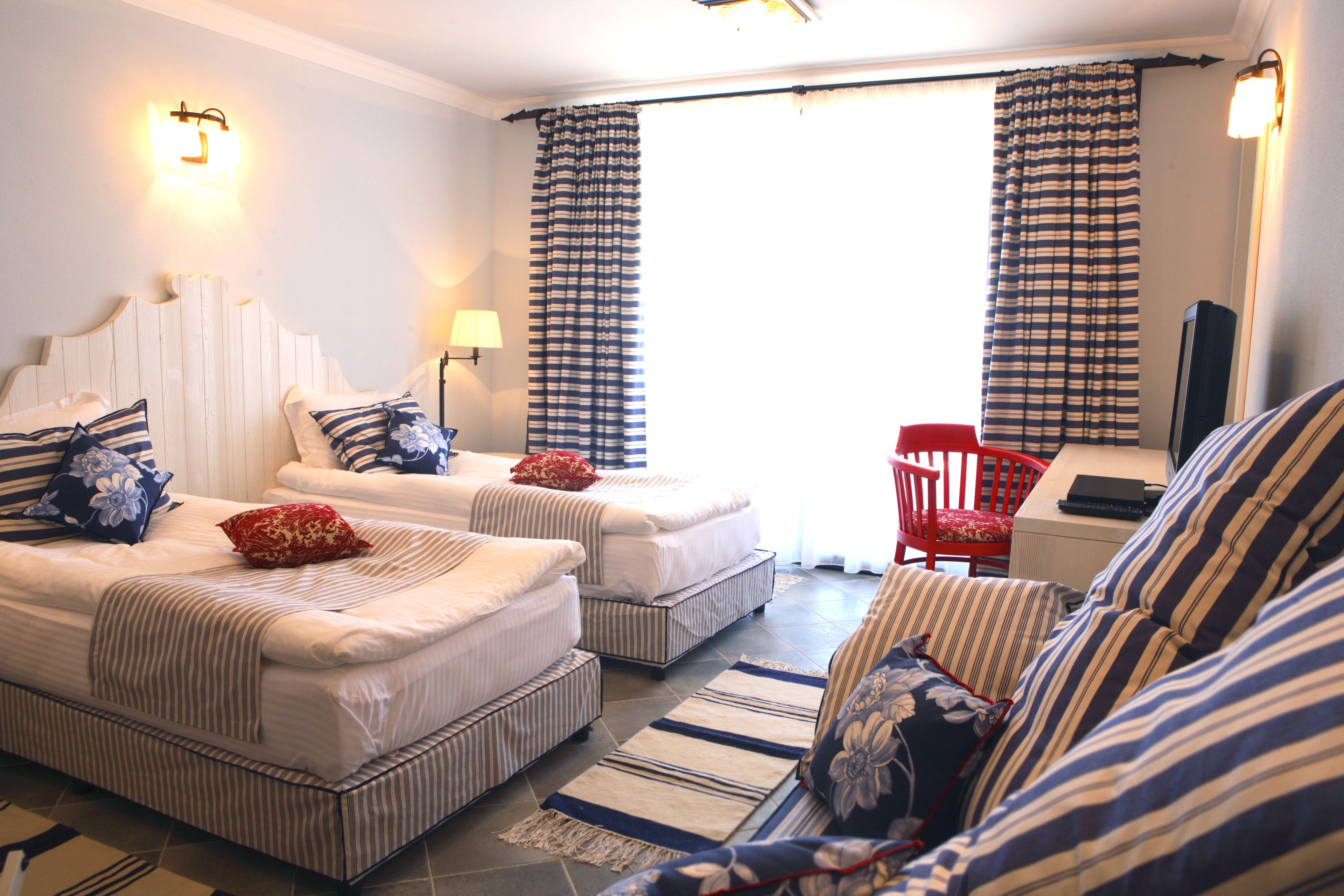 double room, balcony, partial sea view | 1 bedroom, soundproofing, free cots/infant beds, free wifi