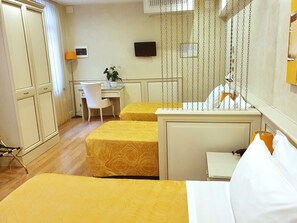 Junior-Suite | Zimmersafe, Schreibtisch, Verdunkelungsvorhänge, schallisolierte Zimmer