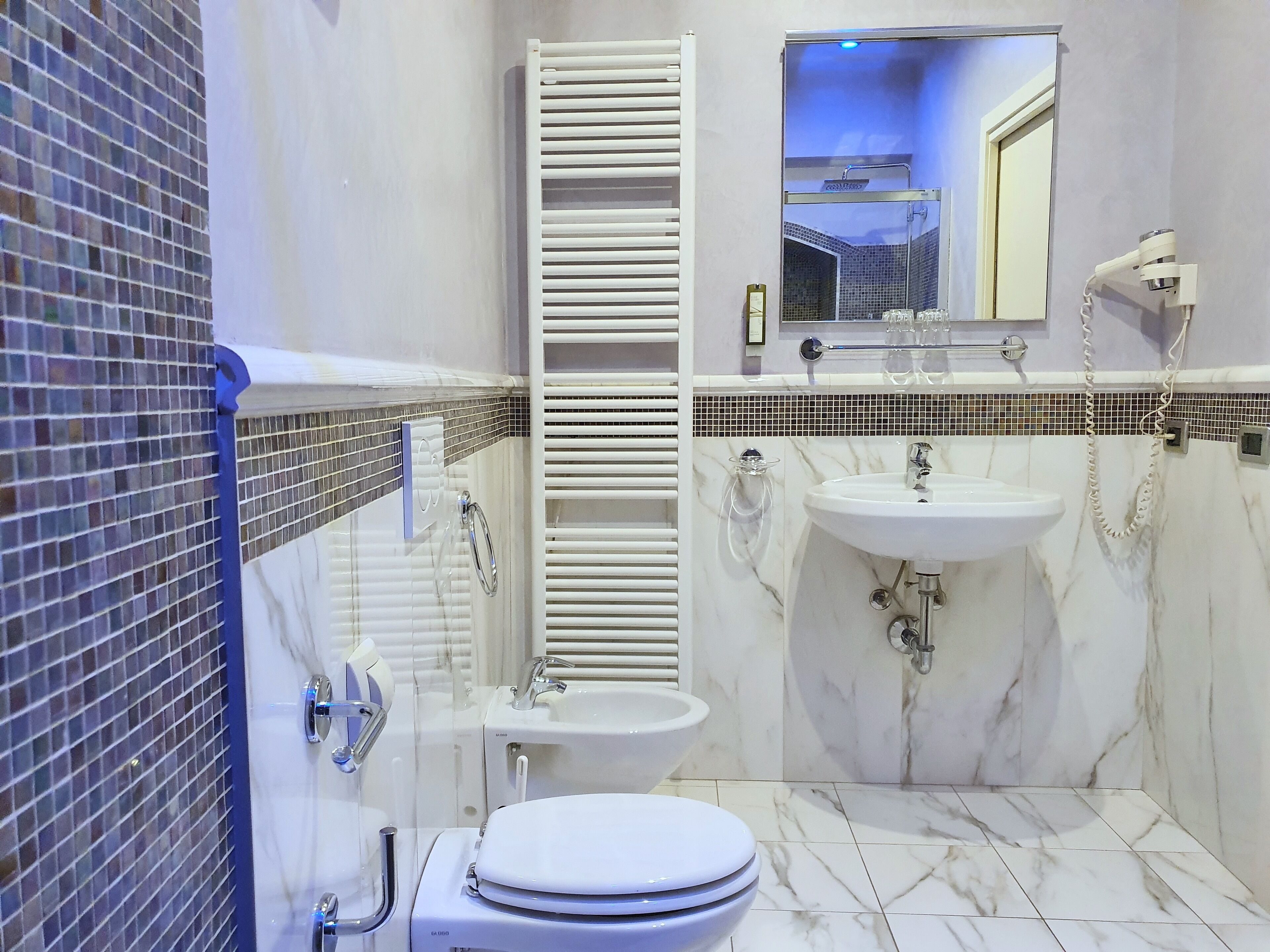 junior suite | bathroom | shower, free toiletries, hair dryer, slippers