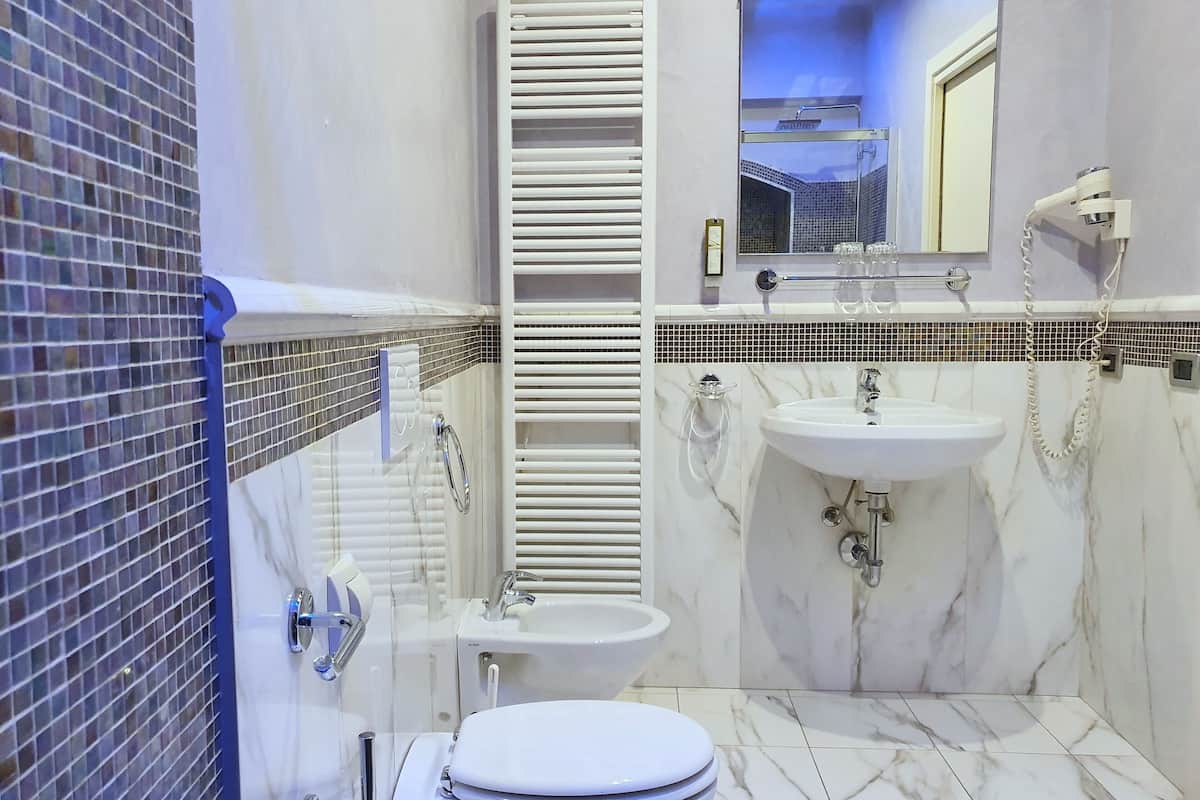 junior suite | bathroom | shower, free toiletries, hair dryer, slippers