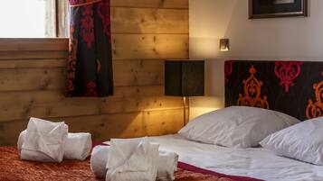 Blackout drapes, soundproofing, free WiFi, bed sheets