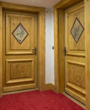 Studio | Soundproofing, free cribs/infant beds, free WiFi, bed sheets