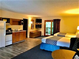 Espacio para trabajar con laptop, cortinas blackout y wifi gratis 