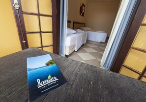 Cofres nos quartos, roupa de cama, acesso para cadeiras de rodas