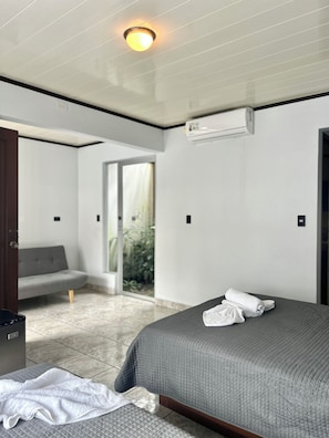 Quarto standard, no jardim | Cofres nos quartos, Wi-Fi de cortesia, roupa de cama