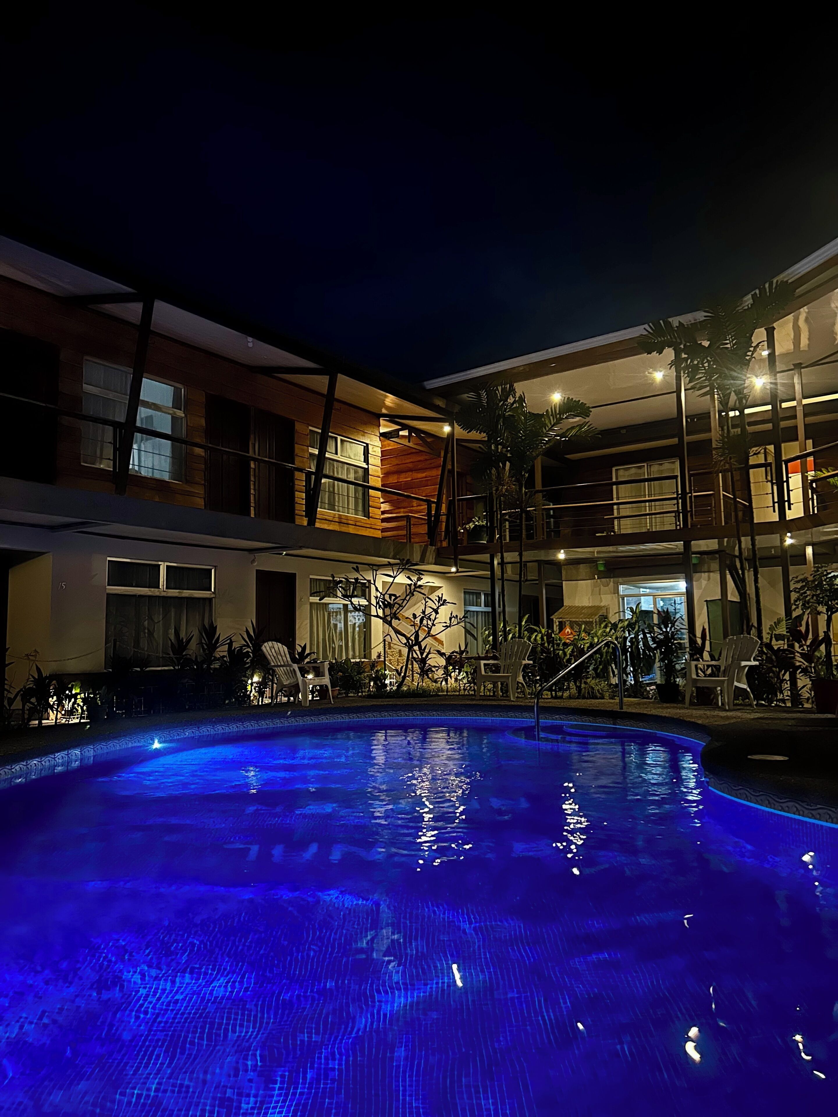 حمّام سباحة خارجي