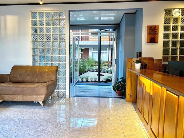 Lobby - Hotel Arenal Rabfer (La Fortuna)