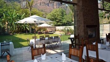 Se sirven desayunos, comidas, cenas y cocina mexicana