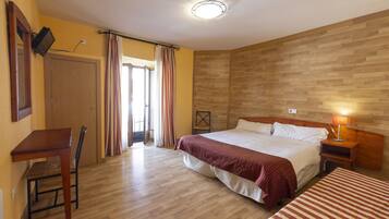 Superior tweepersoonskamer | Donzen dekbedden, verduisterende gordijnen, gratis wifi, beddengoed