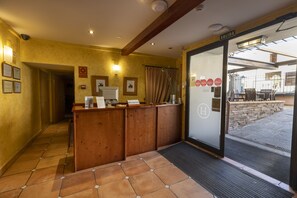 Reception - Hostal Restaurante Puerta del Alcázar (Ávila)