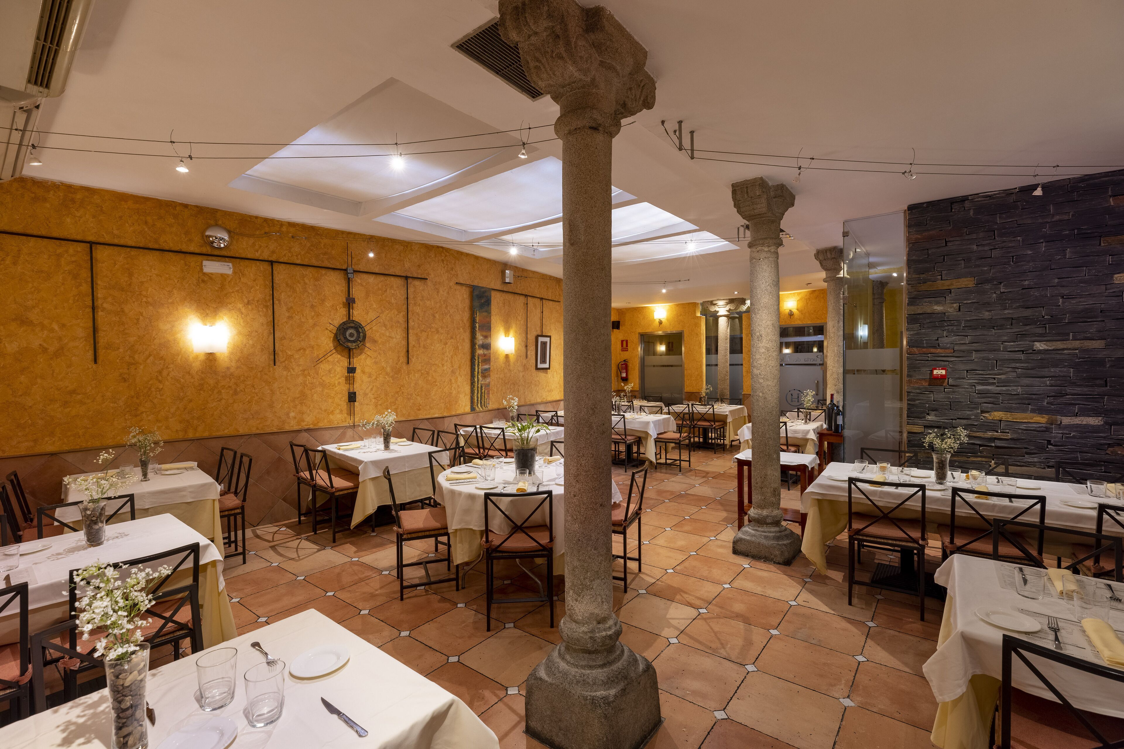 Serveert lunch en diner, regionale gerechten