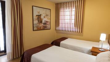 Kamer, 1 twee- of 2 eenpersoonsbedden | Donsdekens, verduisterende gordijnen, gratis wifi, beddengoed