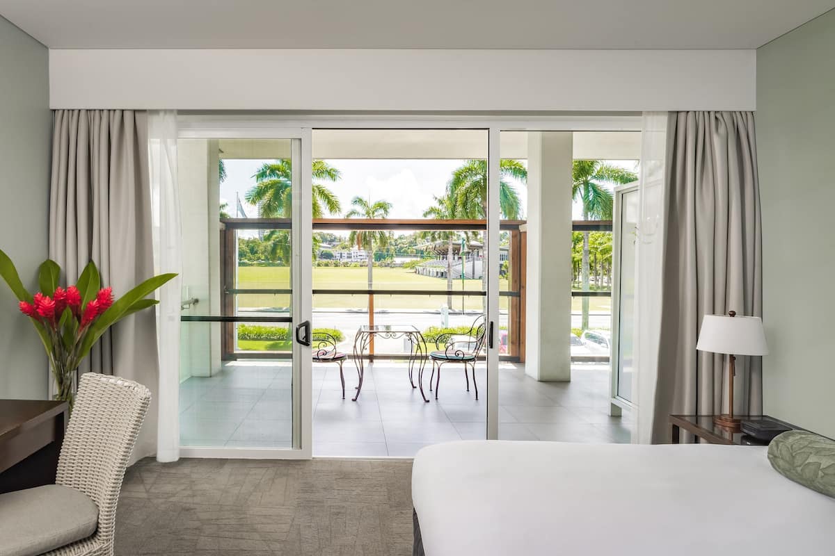 Rom – classic, 1 kingsize-seng | 1 soverom, sengetøy av topp kvalitet, dundyner og senger med overmadrass