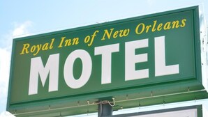 A green signboard with the text "Royal Inn of New Orleans MOTEL" in white letters. - Royal Inn of New Orleans (New Orleans)