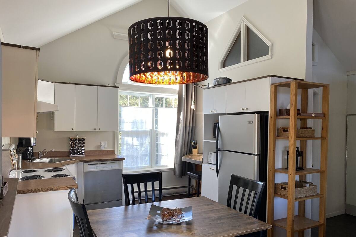 Loft, 1 Queen Bed with Sofa bed | In-room dining