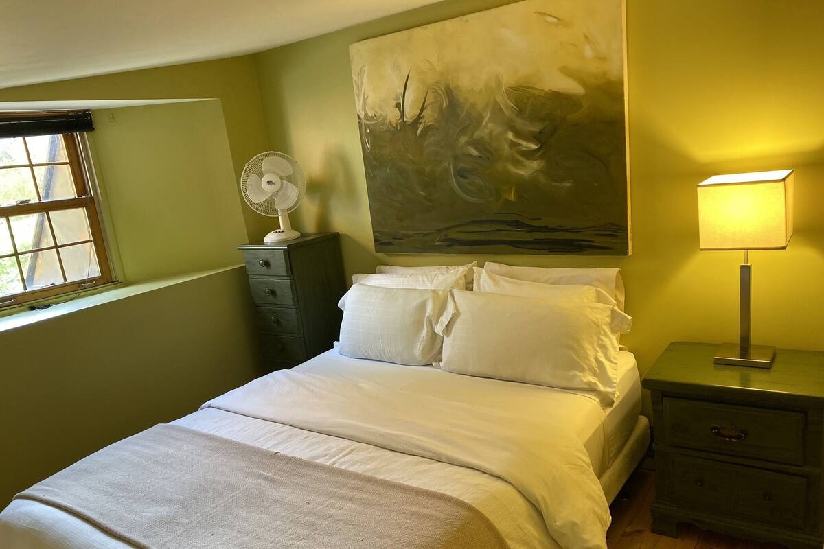 Studio, 1 Queen Bed, Fireplace (La Mezzanine)