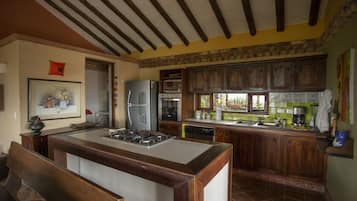 Family House, Valley View (Casa Margarita) | Private kitchen | Dishwasher, griddle, cookware/dishes/utensils