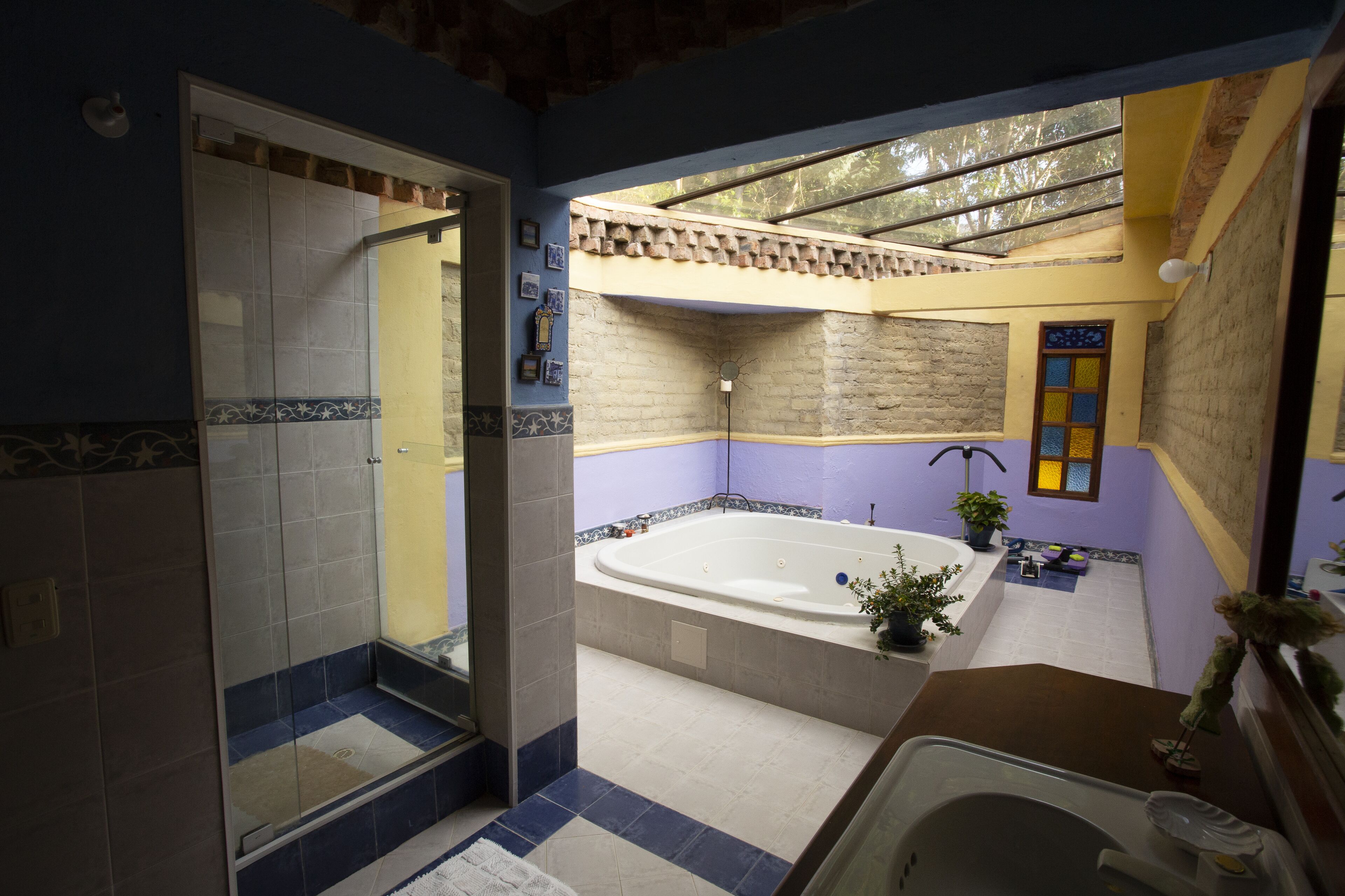 Family House, Valley View (Casa Orquidea) | Bathroom | Shower, hair dryer, towels, toilet paper