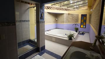Family House, Valley View (Casa Orquidea) | Bathroom | Shower, hair dryer, towels, toilet paper