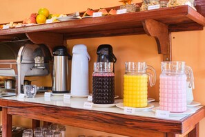 Free daily buffet breakfast - Pousada Recanto Montecarlo (Ubatuba)
