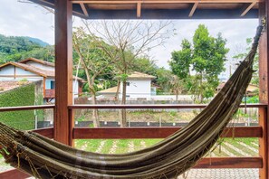 经济四人房 | 迷你吧、免费 WiFi、床单