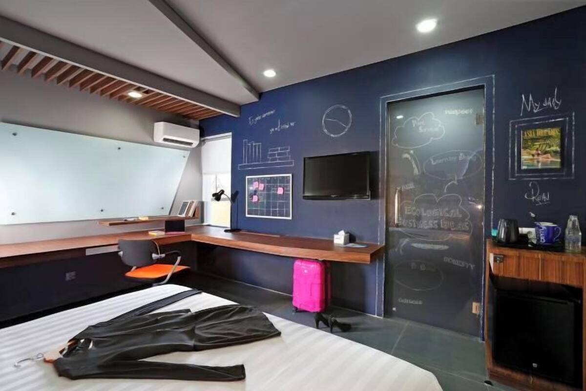 Minibar, in-room safe, desk, iron/ironing board (on request)