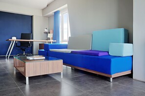 Suite | Aire de séjour | Téléviseur ACL de 32 po avec télévision par câble, téléviseur