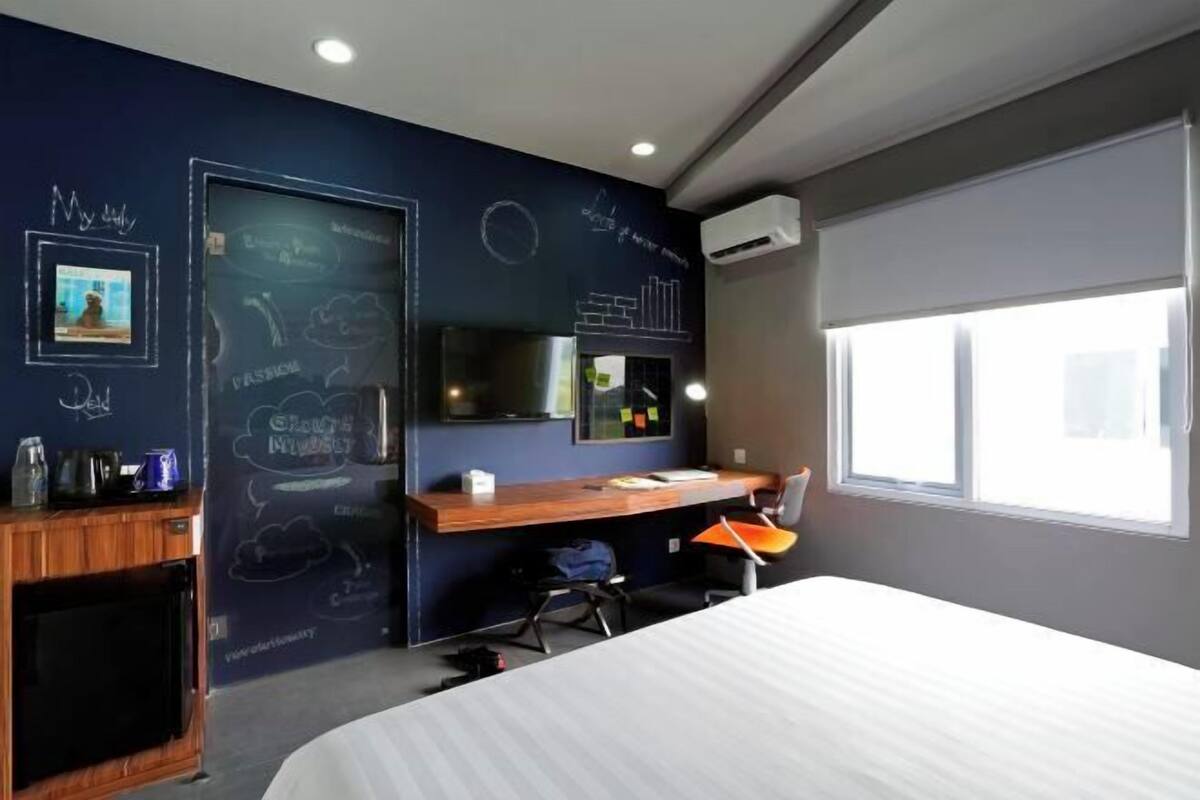Minibar, in-room safe, desk, iron/ironing board (on request)
