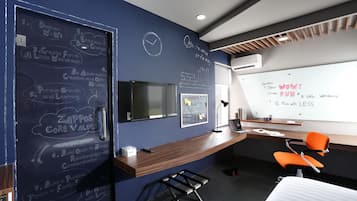 Deluxe Double Room | Minibar, in-room safe, desk, iron/ironing board
