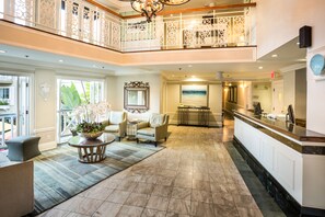 Interior entrance - Hotel Metropole (Avalon)