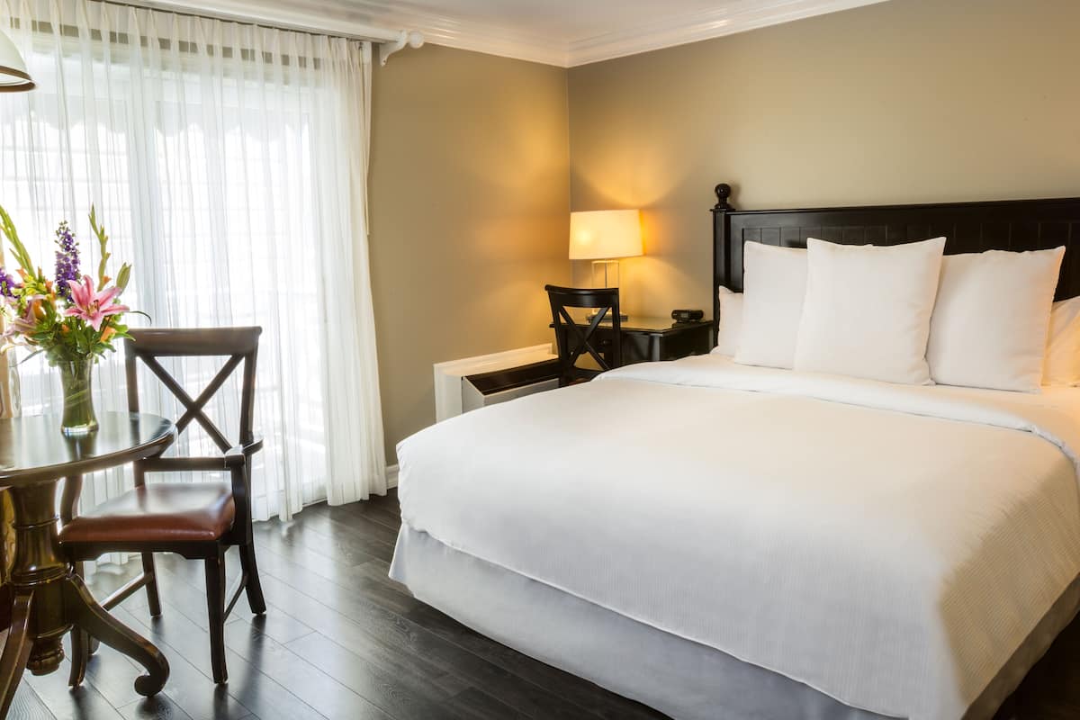 Ropa de cama de alta calidad y escritorio