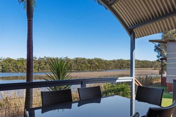 Deluxe 2 Bedroom Cabin - Sleeps 6 | Vista del balcón