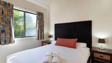 Deluxe 2 Bedroom Cabin - Sleeps 6 | Setrika/meja setrika dan seprai linen