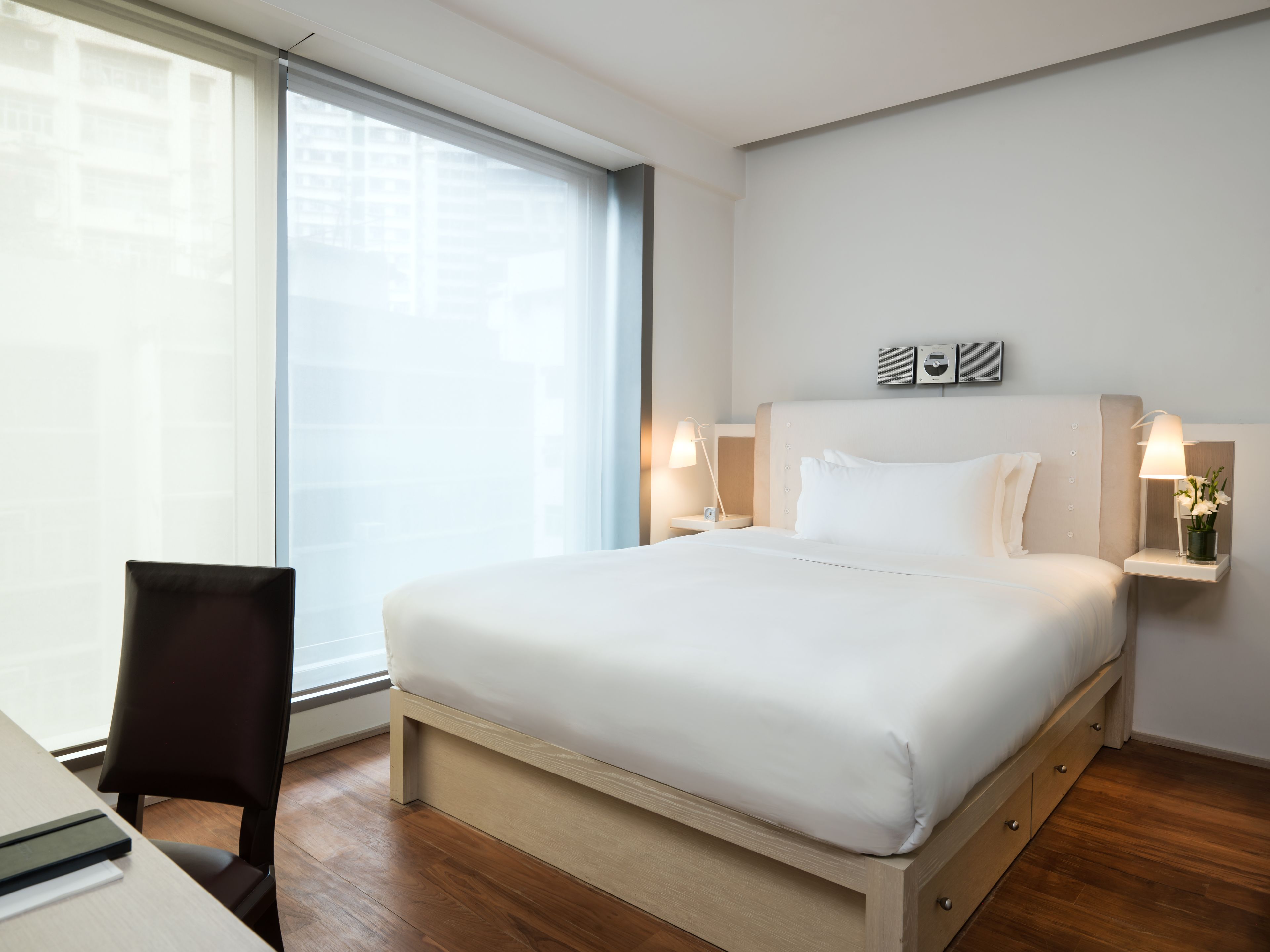 standard room | frette italian sheets, premium bedding, down duvets, in-room safe